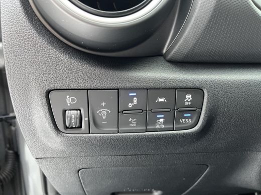 Hyundai Kona EV Premium 64 kWh | 3-fase | Stoel & stuurverwarming | Adaptieve Cruise Control | HUD | Rijklaarp... ActivLease financial lease