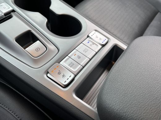 Hyundai Kona EV Premium 64 kWh | 3-fase | Stoel & stuurverwarming | Adaptieve Cruise Control | HUD | Rijklaarp... ActivLease financial lease