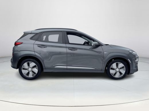 Hyundai Kona EV Premium 64 kWh | 3-fase | Stoel & stuurverwarming | Adaptieve Cruise Control | HUD | Rijklaarp... ActivLease financial lease