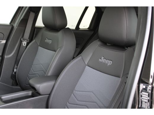 Jeep Avenger Summit | 8 jaar garantie | Warmtepomp | Panoramadak | Winter pack | Keyless | Navigatie | Camera | ActivLease financial lease