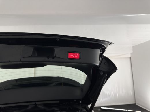 Mercedes-Benz B-Klasse 180 AMG-Line Business Solution (INCL-BTW) *LEATHER-MICROFIBRE | WIDESCREEN-COCKPIT | FULL-LED | B... ActivLease financial lease