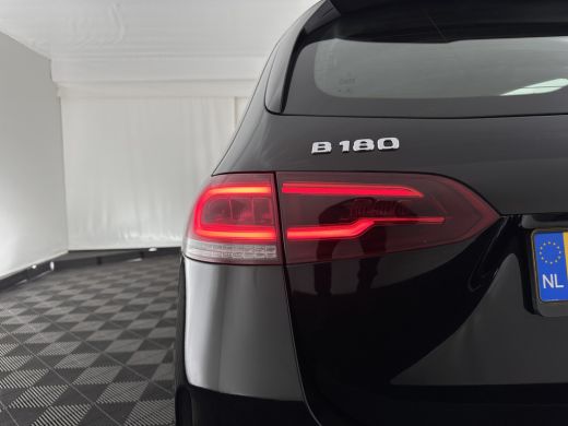 Mercedes-Benz B-Klasse 180 AMG-Line Business Solution (INCL-BTW) *LEATHER-MICROFIBRE | WIDESCREEN-COCKPIT | FULL-LED | B... ActivLease financial lease