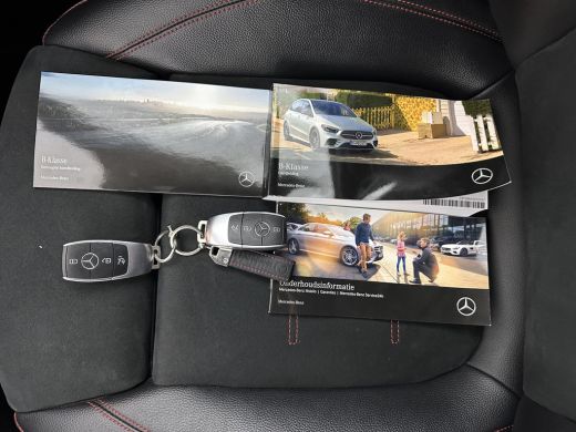 Mercedes-Benz B-Klasse 180 AMG-Line Business Solution (INCL-BTW) *LEATHER-MICROFIBRE | WIDESCREEN-COCKPIT | FULL-LED | B... ActivLease financial lease