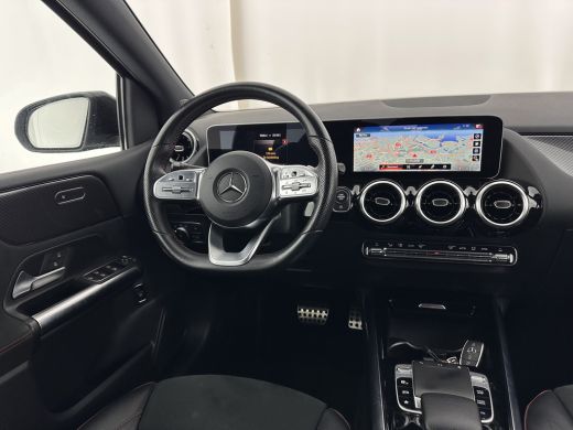 Mercedes-Benz B-Klasse 180 AMG-Line Business Solution (INCL-BTW) *LEATHER-MICROFIBRE | WIDESCREEN-COCKPIT | FULL-LED | B... ActivLease financial lease