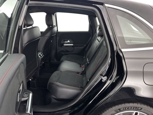 Mercedes-Benz B-Klasse 180 AMG-Line Business Solution (INCL-BTW) *LEATHER-MICROFIBRE | WIDESCREEN-COCKPIT | FULL-LED | B... ActivLease financial lease