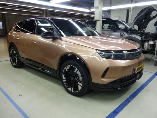 Opel Grandland GS 73 kWh / Navigatie / 360 Camera / Panorama / HiFi Geluidsinstallatie / Stuur -en Stoelverwarmd... ActivLease financial lease