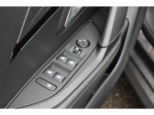 Peugeot 208 1.2 PureTech GT-Line | Navi by app | Camera | Full LED | All season | Apple carplay | ActivLease financial lease