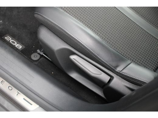 Peugeot 208 1.2 PureTech GT-Line | Navi by app | Camera | Full LED | All season | Apple carplay | ActivLease financial lease
