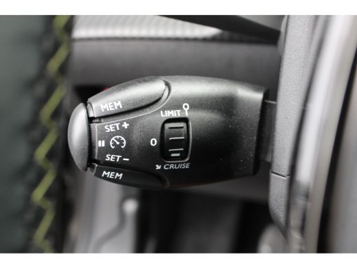 Peugeot 208 1.2 PureTech GT-Line | Navi by app | Camera | Full LED | All season | Apple carplay | ActivLease financial lease