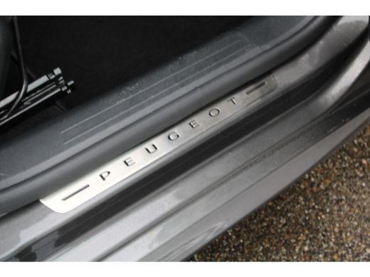 Peugeot 208 1.2 PureTech GT-Line | Navi by app | Camera | Full LED | All season | Apple carplay | ActivLease financial lease