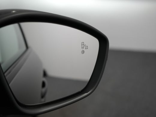 Peugeot 208 GT | Adaptieve cruise control met Stop&Go functie | Armsteunen op de voorportieren bekleed met ku... ActivLease financial lease