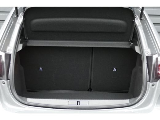 Peugeot 208 HYBRID 100PK 5-DRS GT AUTOMAAT / NAVI / CLIMA / PDC / 17"LMV / CAMERA / PANO.DAK / KEYLESS / FULL... ActivLease financial lease