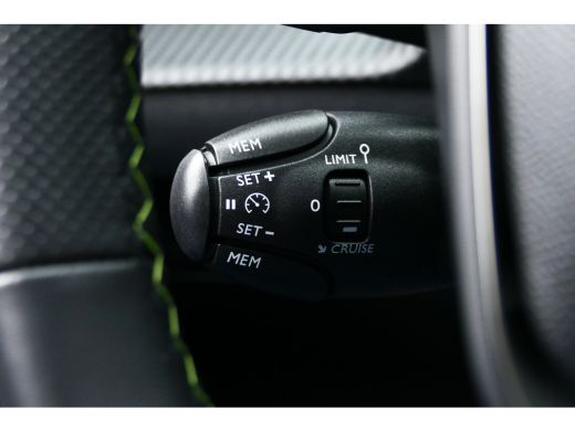 Peugeot 208 HYBRID 100PK 5-DRS GT AUTOMAAT / NAVI / CLIMA / PDC / 17"LMV / CAMERA / PANO.DAK / KEYLESS / FULL... ActivLease financial lease