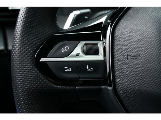 Peugeot 208 HYBRID 100PK 5-DRS GT AUTOMAAT / NAVI / CLIMA / PDC / 17"LMV / CAMERA / PANO.DAK / KEYLESS / FULL... ActivLease financial lease