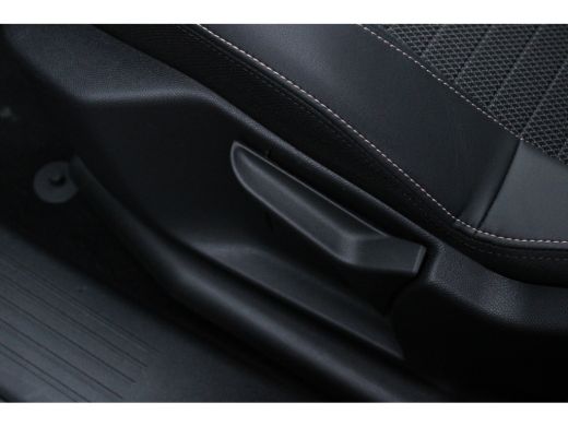 Peugeot 5008 1.2 Hybrid 136 Allure | Automaat | Navigatie | Camera | Origineel NL geleverde auto | 27.000km | ... ActivLease financial lease