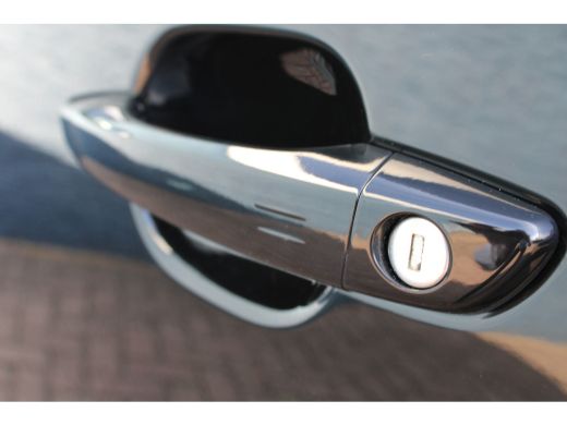 Peugeot e-2008 EV GT 50 kWh | Navigatie | Camera | Panorama/schuifdak | Stoelverwarming | Fase 3 | BTW | ActivLease financial lease