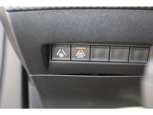 Peugeot e-2008 EV GT 50 kWh | Navigatie | Camera | Panorama/schuifdak | Stoelverwarming | Fase 3 | BTW | ActivLease financial lease