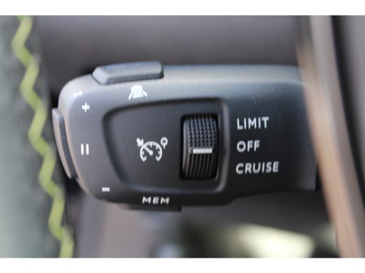 Peugeot e-2008 EV GT 50 kWh | Navigatie | Camera | Panorama/schuifdak | Stoelverwarming | Fase 3 | BTW | ActivLease financial lease