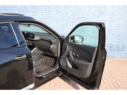 Peugeot e-2008 EV GT 50 kWh | Navigatie | Camera | Panorama/schuifdak | Stoelverwarming | Fase 3 | BTW | ActivLease financial lease