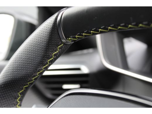 Peugeot e-2008 EV GT Pack 50 kWh | Navigatie | Camera | Panorama/schuifdak | Stoelverwarming | All season | ActivLease financial lease