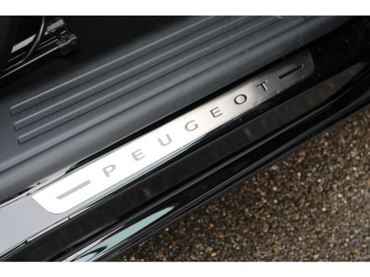 Peugeot e-2008 EV GT Pack 50 kWh | Navigatie | Camera | Panorama/schuifdak | Stoelverwarming | All season | ActivLease financial lease