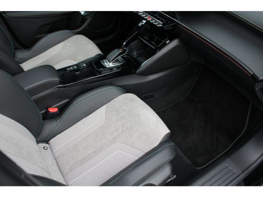 Peugeot e-2008 EV GT Pack 50 kWh | Navigatie | Camera | Panorama/schuifdak | Stoelverwarming | All season | ActivLease financial lease