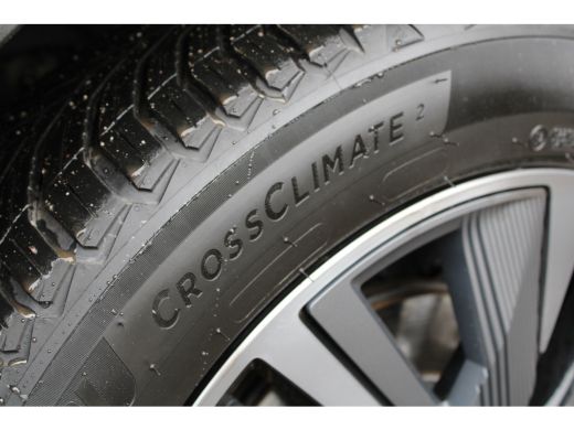 Peugeot e-2008 EV GT Pack 50 kWh | Navigatie | Camera | Panorama/schuifdak | Stoelverwarming | All season | ActivLease financial lease