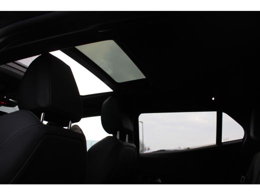 Peugeot e-2008 EV GT Pack 50 kWh | Navigatie | Camera | Panorama/schuifdak | Stoelverwarming | All season | ActivLease financial lease