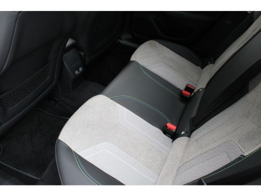Peugeot e-2008 EV GT Pack 50 kWh | Navigatie | Camera | Panorama/schuifdak | Stoelverwarming | All season | ActivLease financial lease