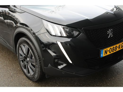 Peugeot e-2008 EV GT Pack 50 kWh | Navigatie | Camera | Panorama/schuifdak | Stoelverwarming | All season | ActivLease financial lease