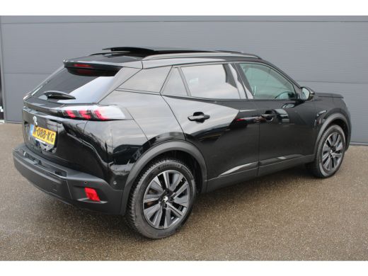 Peugeot e-2008 EV GT Pack 50 kWh | Navigatie | Camera | Panorama/schuifdak | Stoelverwarming | All season | ActivLease financial lease