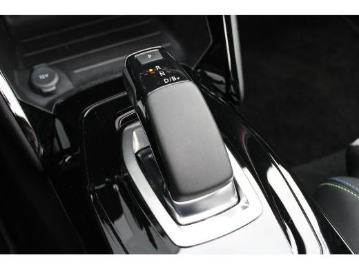 Peugeot e-2008 EV GT Pack 50 kWh | Navigatie | Camera | Panorama/schuifdak | Stoelverwarming | All season | ActivLease financial lease