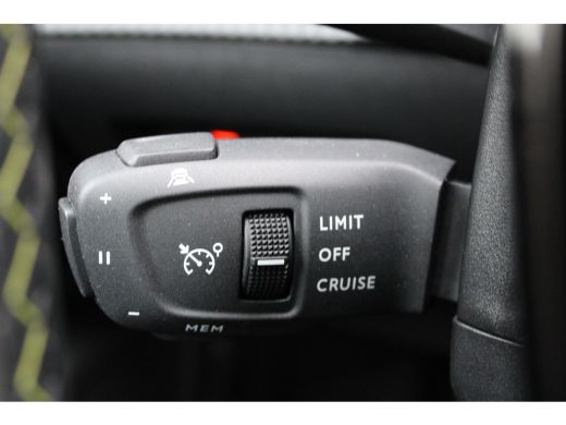 Peugeot e-2008 EV GT Pack 50 kWh | Navigatie | Camera | Panorama/schuifdak | Stoelverwarming | All season | ActivLease financial lease