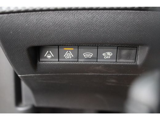 Peugeot e-2008 EV GT Pack 50 kWh | Navigatie | Camera | Panorama/schuifdak | Stoelverwarming | All season | ActivLease financial lease