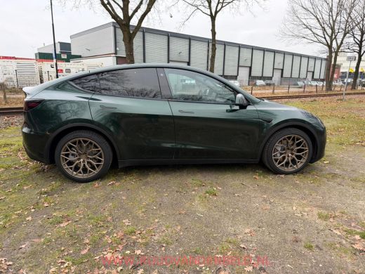 Tesla Model Y RWD LFP 60KWH 96%SOH BRITISH RACING GREEN + 20 INCH !! AUTOPILOT / TREKHAAK ActivLease financial lease