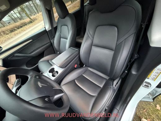 Tesla Model Y RWD LFP 60KWH 96%SOH BRITISH RACING GREEN + 20 INCH !! AUTOPILOT / TREKHAAK ActivLease financial lease