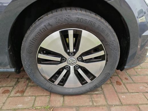 Volkswagen e-Golf E-DITION NL-AUTO | DIGI DASH | NAVI | CAMERA ActivLease financial lease