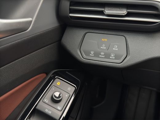 Volkswagen ID.4 Max 77 kWh | Pano | Trekhaak | 20 inch | Adap. Cruise | Navigatie ActivLease financial lease