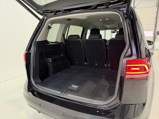 Volkswagen Touran 7p 1.5 TSI 150pk DSG Highline | ACC | Full Led ActivLease financial lease