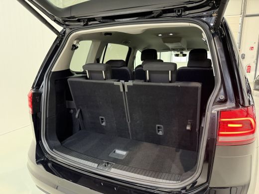 Volkswagen Touran 7p 1.5 TSI 150pk DSG Highline | ACC | Full Led ActivLease financial lease