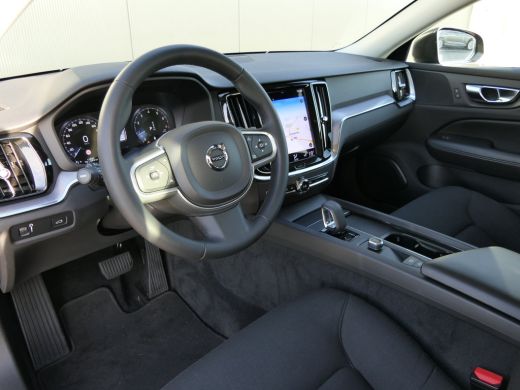 Volvo  V60 2.0 B3 Advantage | Stoel en stuurwielverwarming | Voorruitverwarming | Apple Carplay/Android Auto... ActivLease financial lease