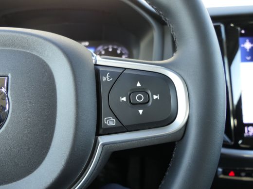 Volvo  V60 2.0 B3 Advantage | Stoel en stuurwielverwarming | Voorruitverwarming | Apple Carplay/Android Auto... ActivLease financial lease