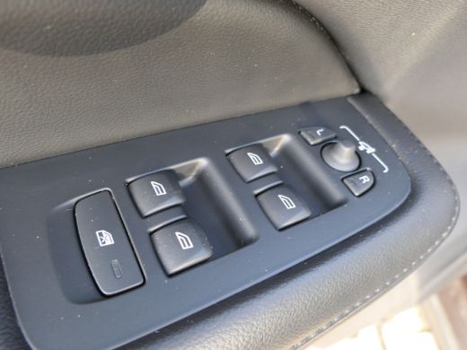 Volvo  V60 2.0 B3 Advantage | Stoel en stuurwielverwarming | Voorruitverwarming | Apple Carplay/Android Auto... ActivLease financial lease