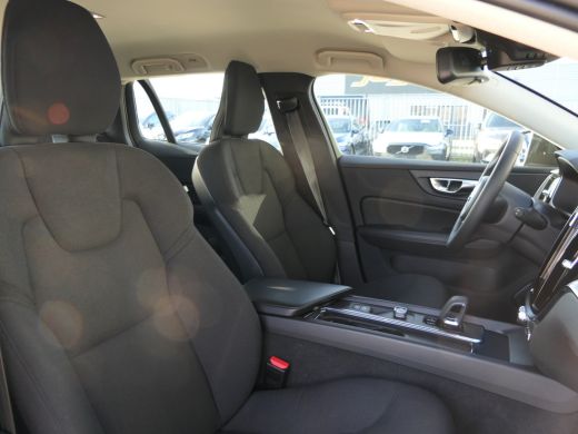 Volvo  V60 2.0 B3 Advantage | Stoel en stuurwielverwarming | Voorruitverwarming | Apple Carplay/Android Auto... ActivLease financial lease