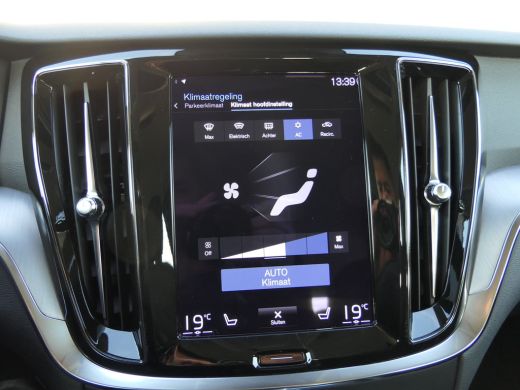 Volvo  V60 2.0 B3 Advantage | Stoel en stuurwielverwarming | Voorruitverwarming | Apple Carplay/Android Auto... ActivLease financial lease