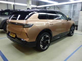 Opel Grandland GS 73 kWh / Navigatie / 360 Camera / Panorama / HiFi Geluidsinstallatie / Stuur -en Stoelverwarmd...