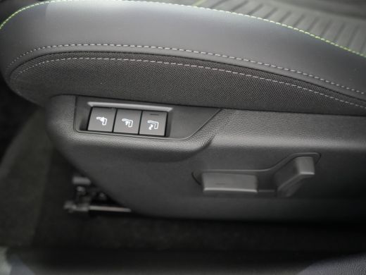 Peugeot e-208 GT | 8 jaar fabrieksgarantie of 160.000 kilometer op het accupakket | Adaptieve cruise control me... ActivLease financial lease