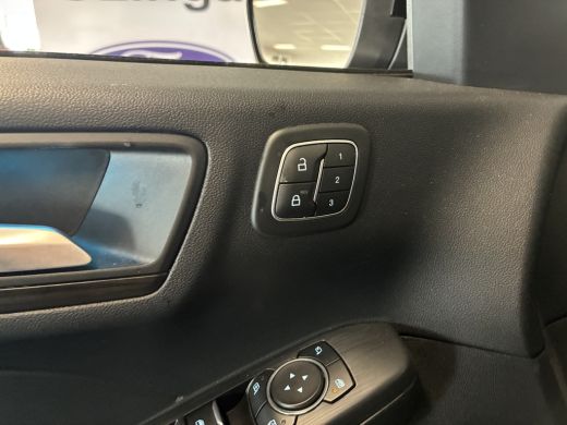 Ford Kuga Vignale PHEV vol opties-elektr.trekhaak-pan.dak 20-inch lichtmetaal ActivLease financial lease