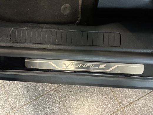 Ford Kuga Vignale PHEV vol opties-elektr.trekhaak-pan.dak 20-inch lichtmetaal ActivLease financial lease