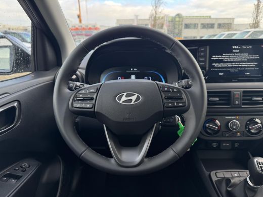 Hyundai i10 1.0 Comfort Smart | Airco | Achteruitrijcamera | Lederen stuurwiel | Active lane-keeping | Naviga... ActivLease financial lease